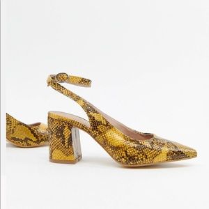 Yellow/Black Snakeskin patterned sandals
